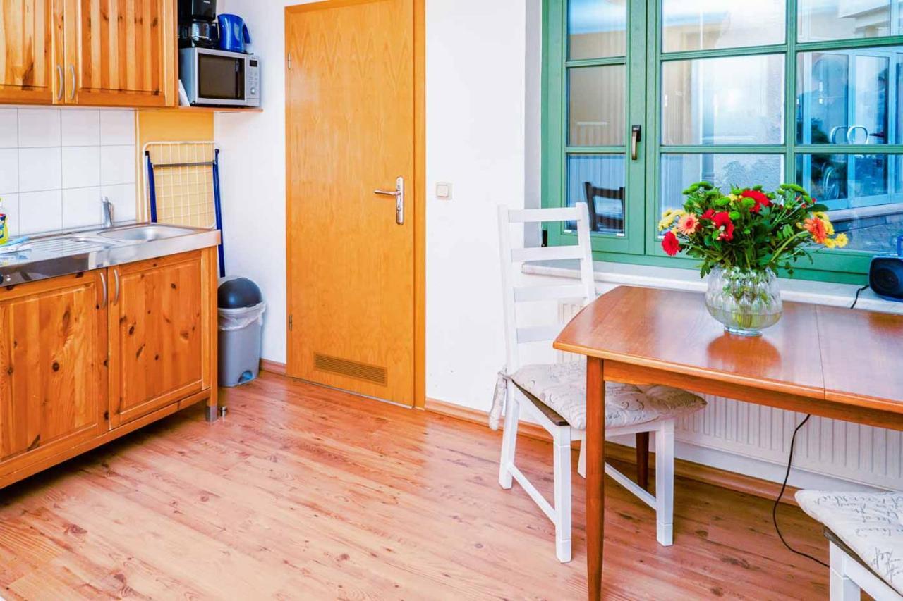 Apartmenthaus Chrischanshof Rostock Exterior photo